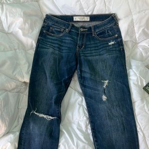 Abercrombie 6S Skinny Jeans Dark Wash - Distressed